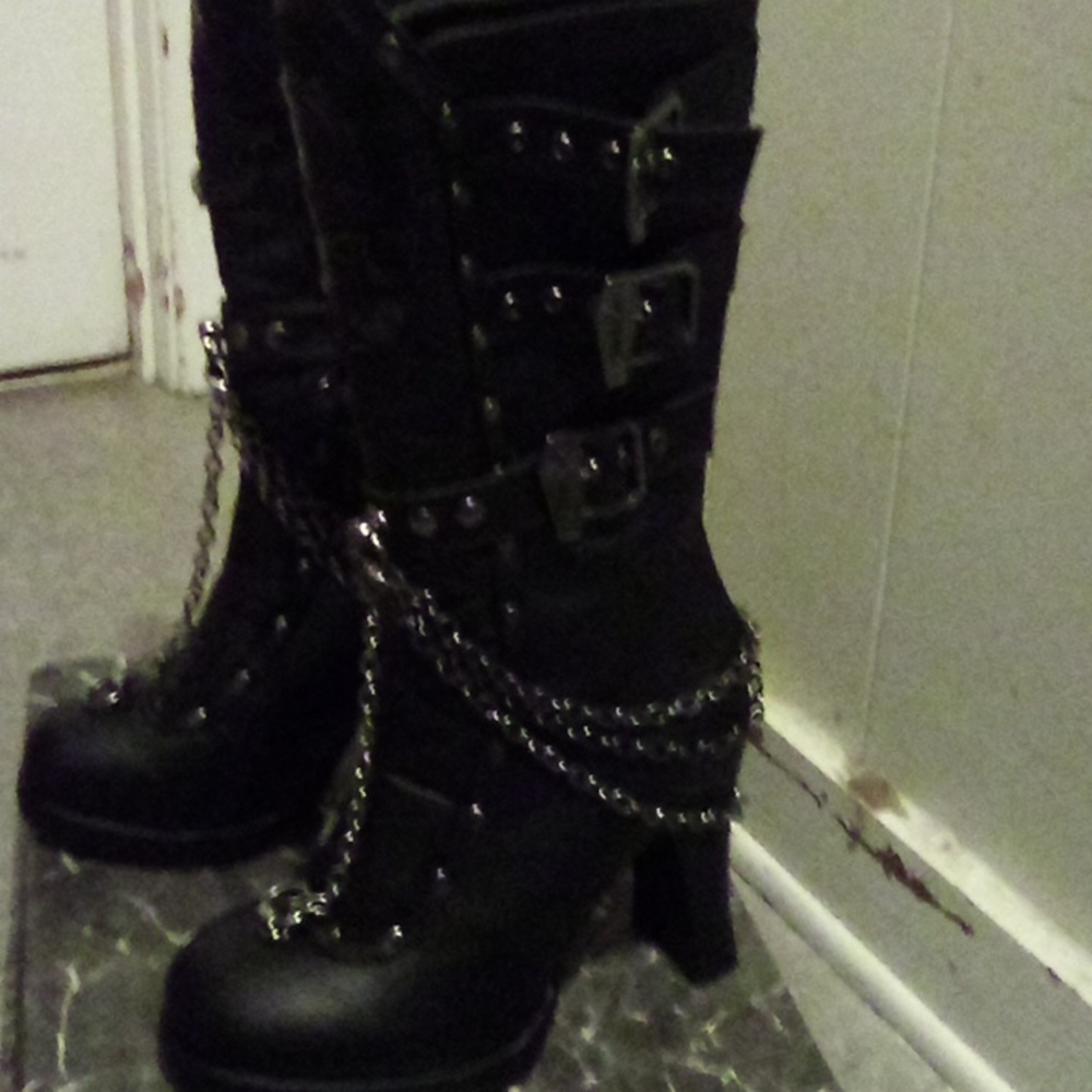 Demonia crypto boot size 9